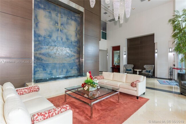 Building Photo - 1155 Brickell Bay Dr