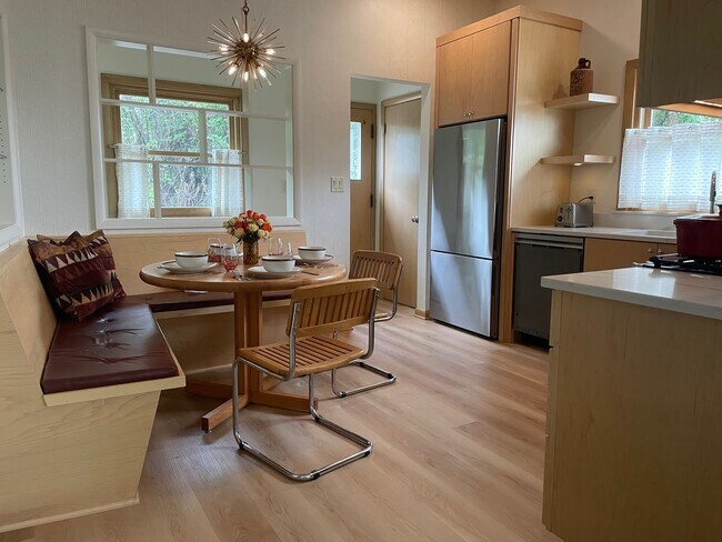 Building Photo - 506 N 91st St