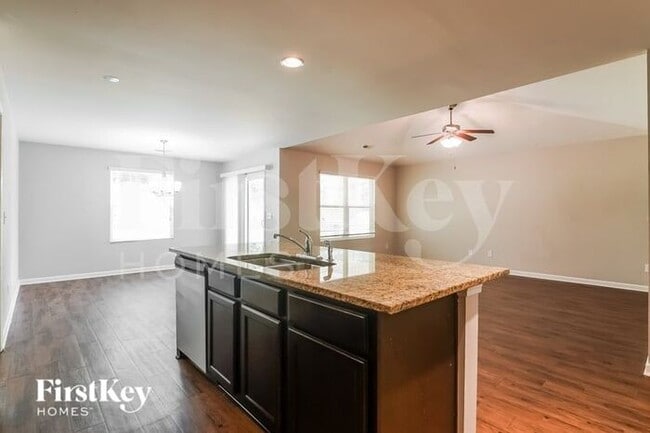 Building Photo - 4631 Woodford Cir
