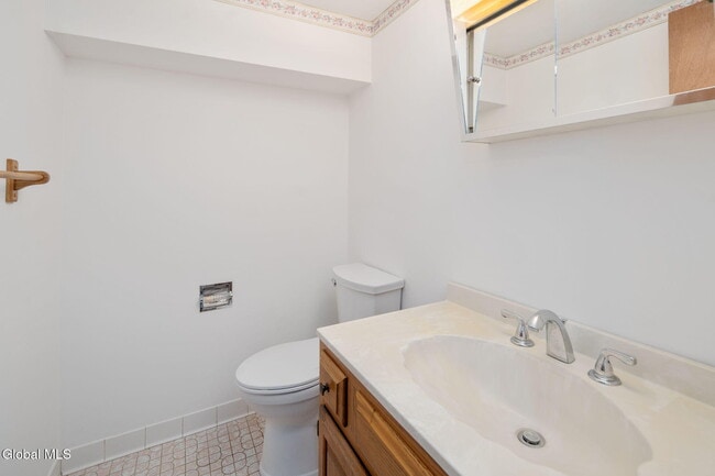 Building Photo - 4 Sugarbush Rd