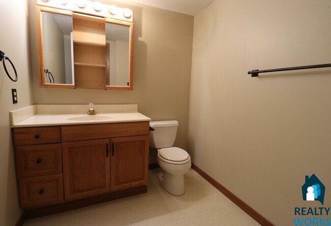 Building Photo - Lovely 3 bed Townhome!