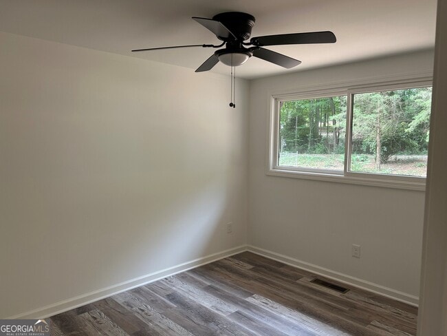 Building Photo - 111 Dogwood Cir