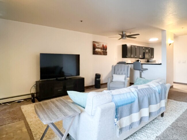 Building Photo - 1170 Denali St