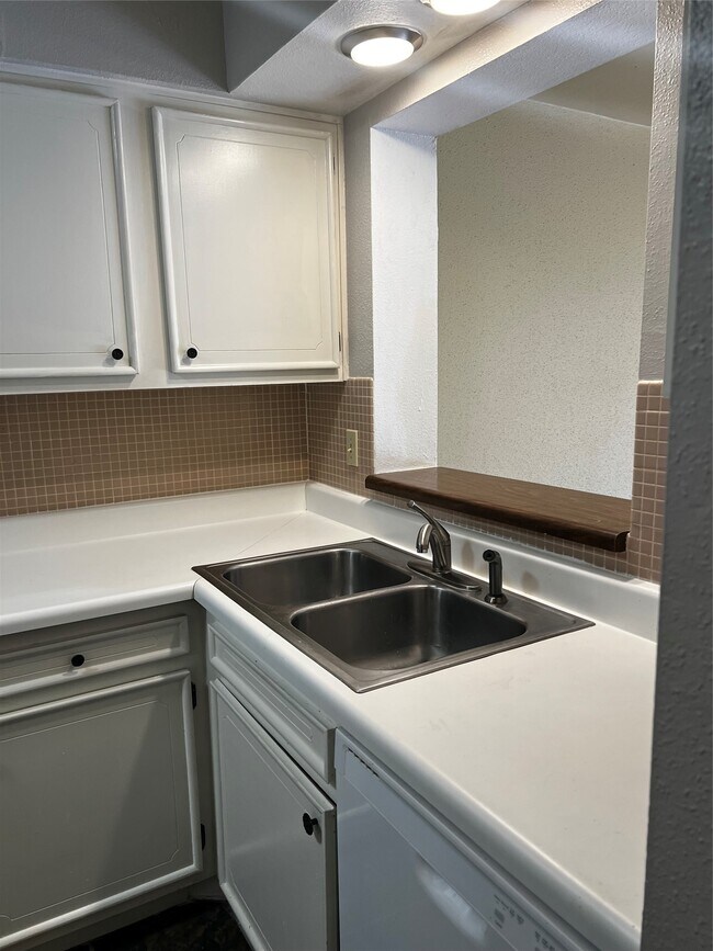 Building Photo - 11550 Chimney Rock Rd