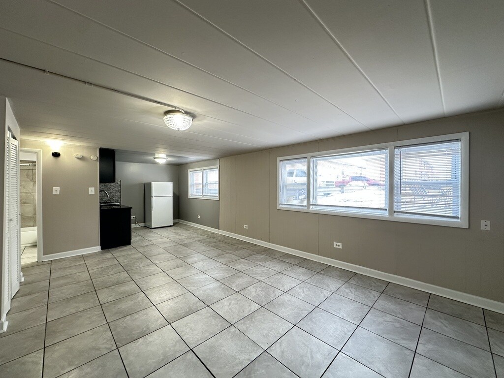 Building Photo - 9632 Ivanhoe Ave