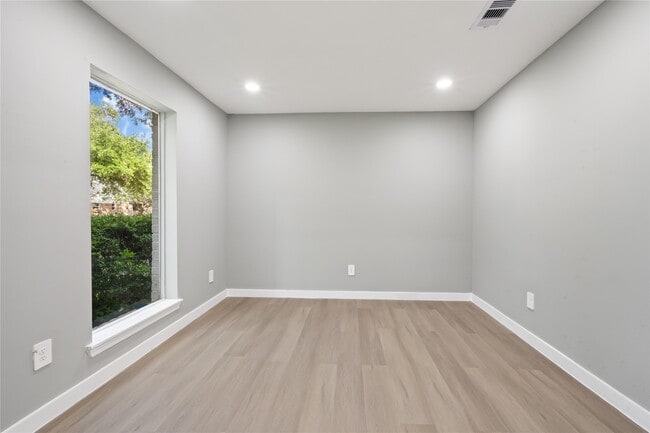 Building Photo - 14015 Cleobrook Dr