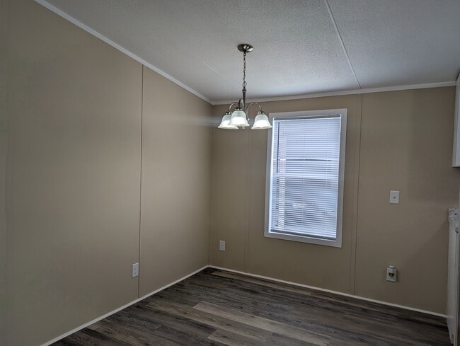 Building Photo - 125 Sky Ridge Dr