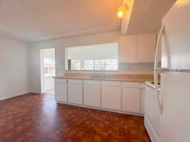 Building Photo - 105 Lake Breeze Dr