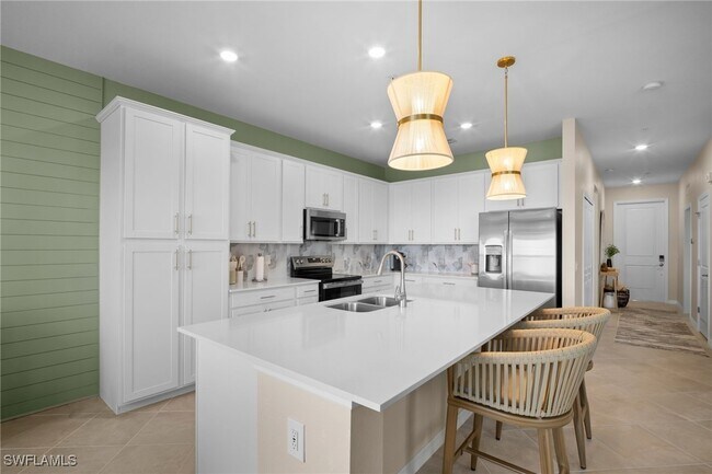 Building Photo - 15285 Grn Acrs Ave