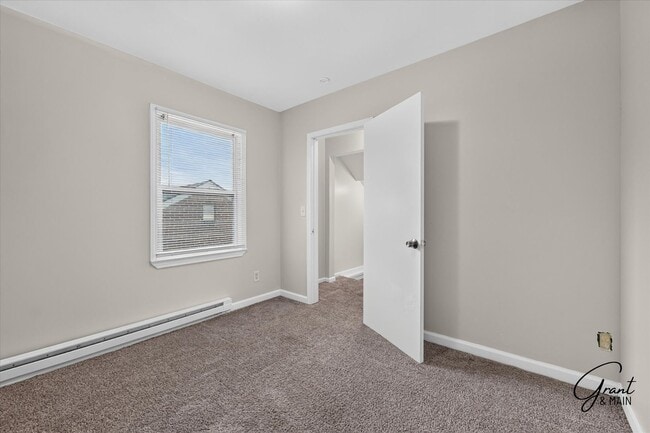 Building Photo - 4 Bedroom Home - $1,550