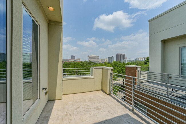 Building Photo - 5425 Hidalgo St