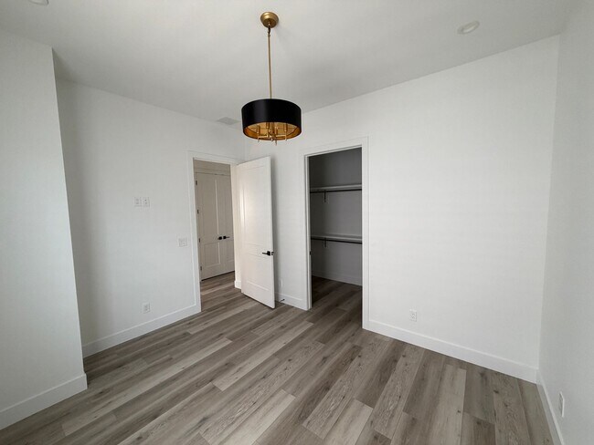 Building Photo - 1197 Sassaby Cir