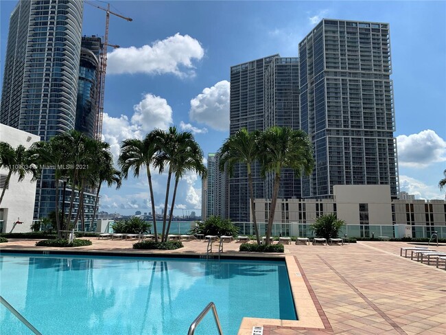 Building Photo - 1331 Brickell Bay Dr