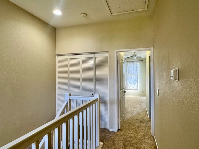 Building Photo - 1190 Elfin Forest Rd W