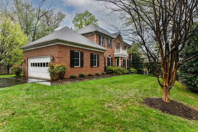 Building Photo - 6866 Melrose Dr