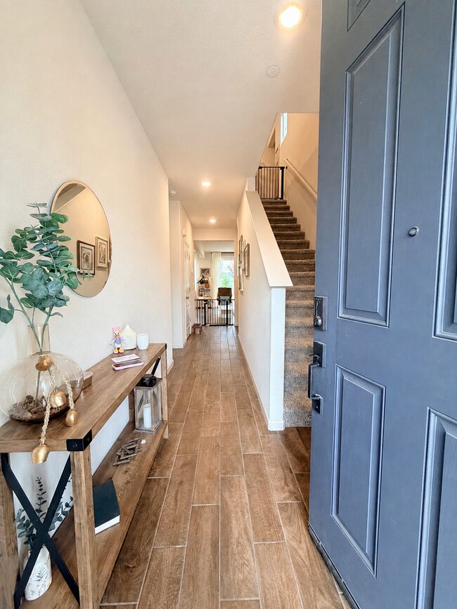 Building Photo - 3018 Kenwood Cir