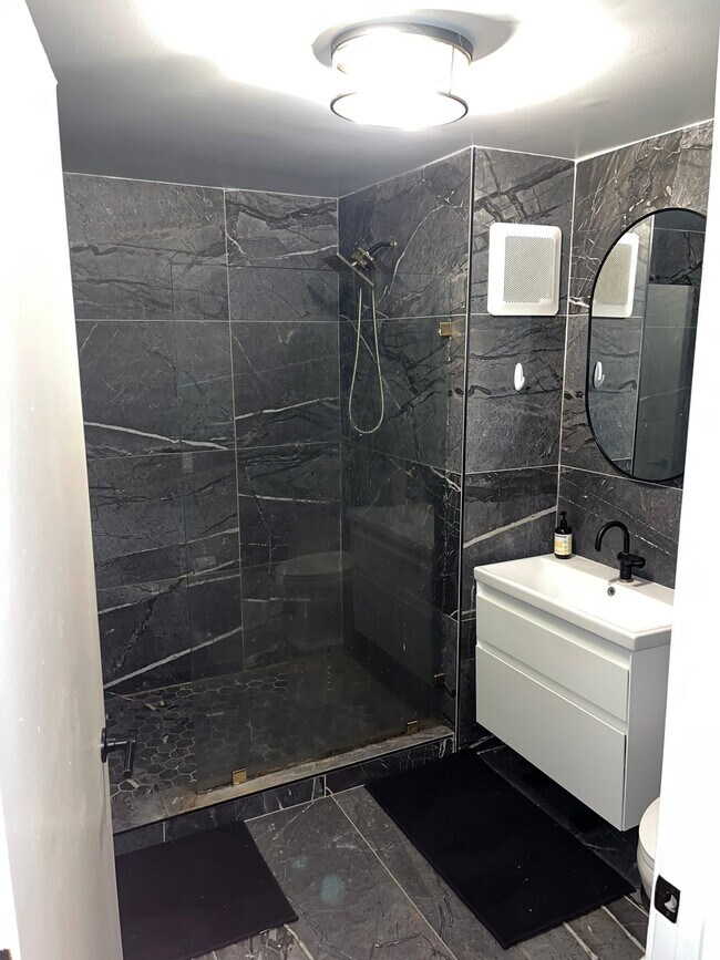 Building Photo - 545 N Dearborn St