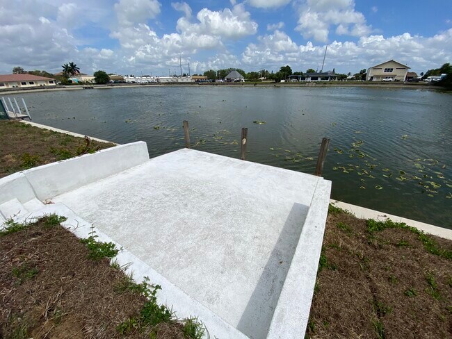 Building Photo - 29 SE 15th Ave