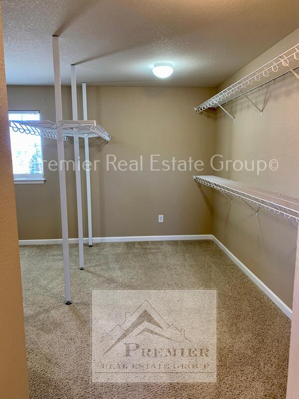 Building Photo - 5984 Revelstoke Dr