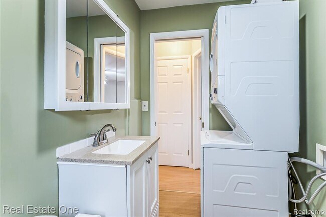 Building Photo - 4141 Van Amberg Rd