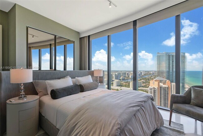 Building Photo - 18555 Collins Ave