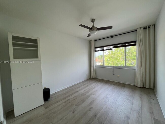 Building Photo - 2230 NE 56th Pl