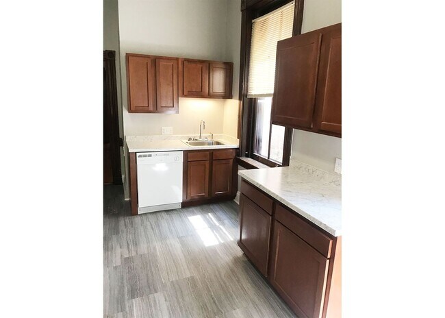 Building Photo - 3255 Bishop St