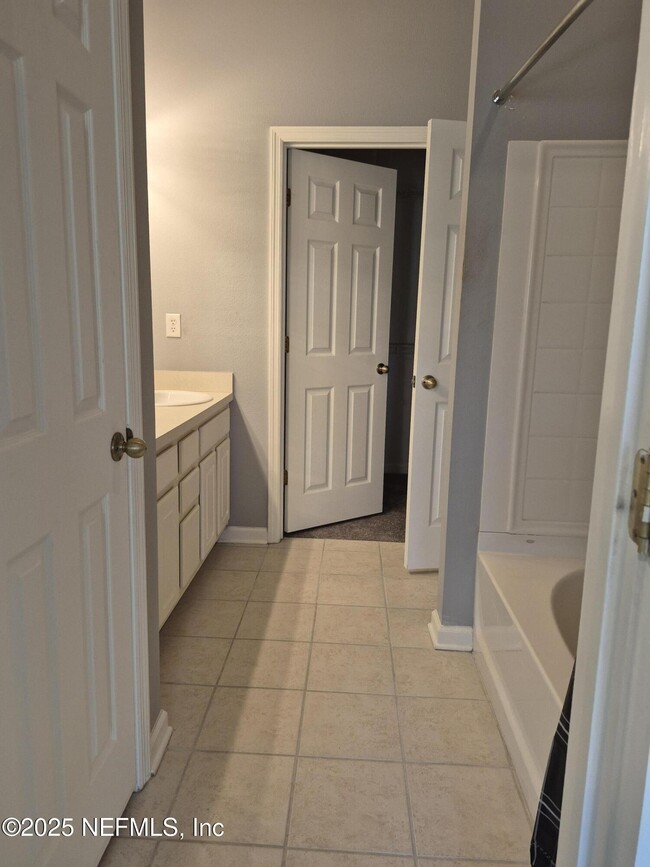 Building Photo - 5851 Parkstone Crossing Dr