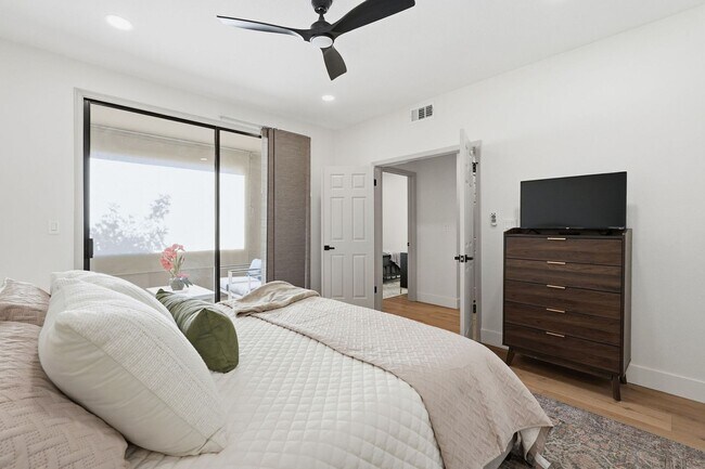 Building Photo - First-Floor 2-Bedroom Condo | The Racquet Club – Scottsdale