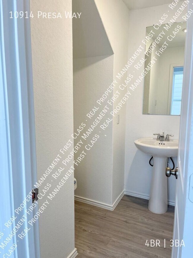 Building Photo - 10914 Presa Wy