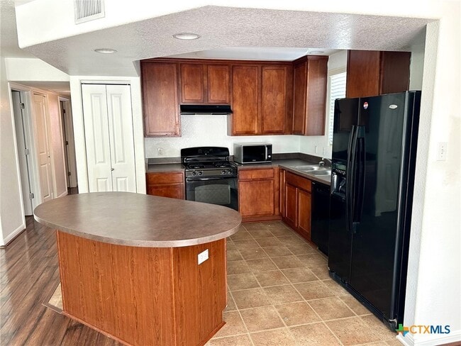 Building Photo - 135 Rush Haven