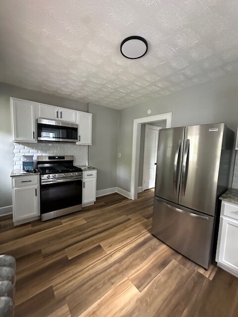 Kitchen - 3081 E Derbyshire Rd