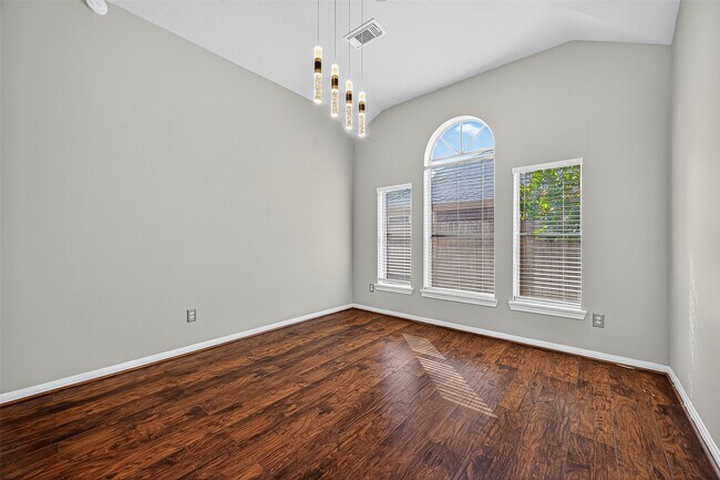 Building Photo - 18407 Maple Mill Dr