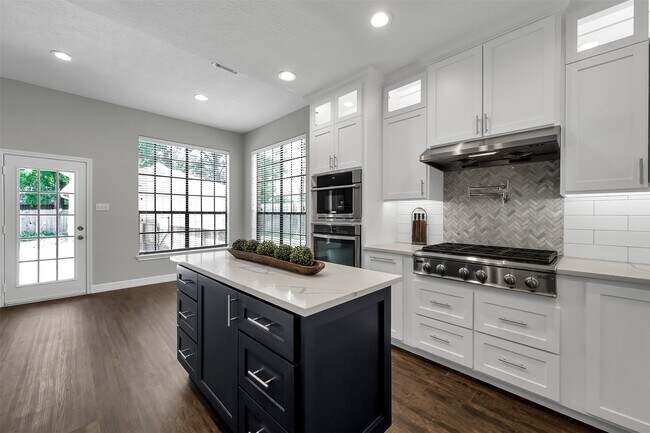 Building Photo - 55 E Amberglow Cir