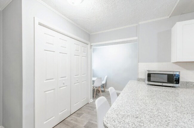 Primary Photo - 2684 Loghaven Dr NW
