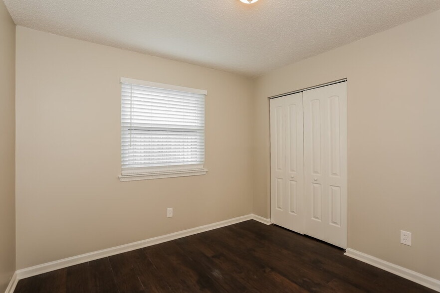 Building Photo - 1780 Sherwood Dr