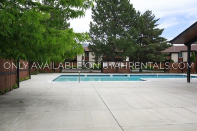 Building Photo - 258 W Garden Park