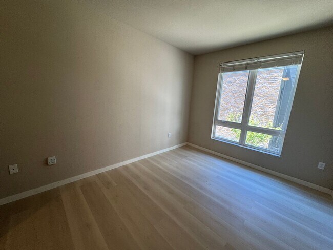 Building Photo - 1BED/1BATH CONDO AVAILABLE FOR RENT NEAR LAKE MERRIT IN  DOWNTOWN OAKLAND, CA!!!