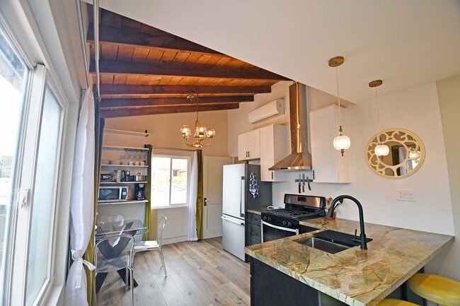 Building Photo - 117 Kenneth St