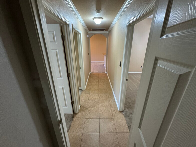 Building Photo - 5660 Springfield Cir W