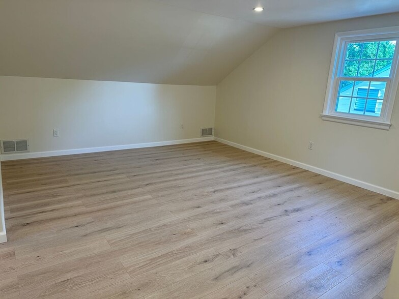 Building Photo - 30 Meisel Ave