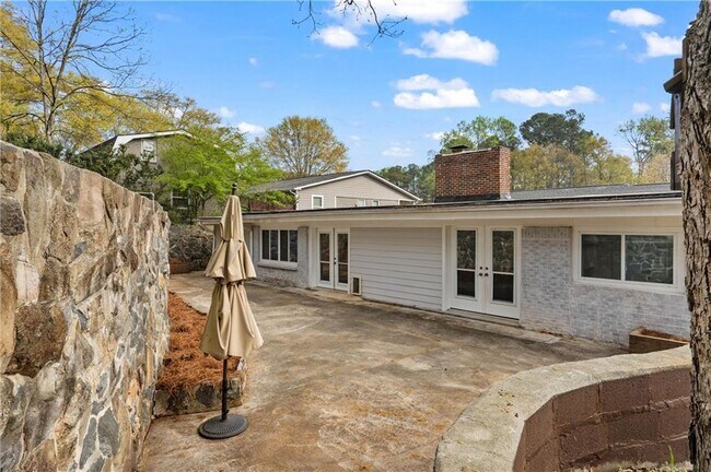 Building Photo - 2634 Birch St