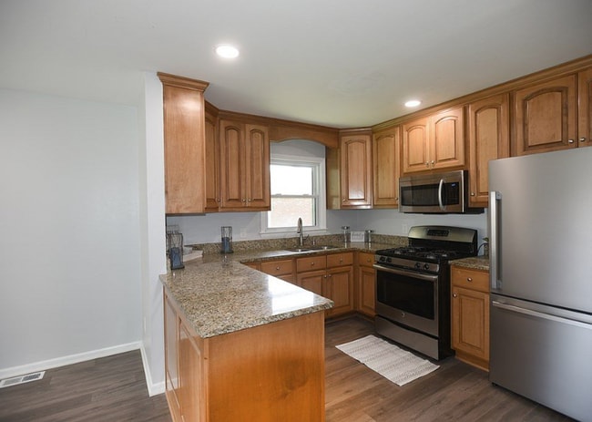 Building Photo - 2235 Wintergreen Loop S