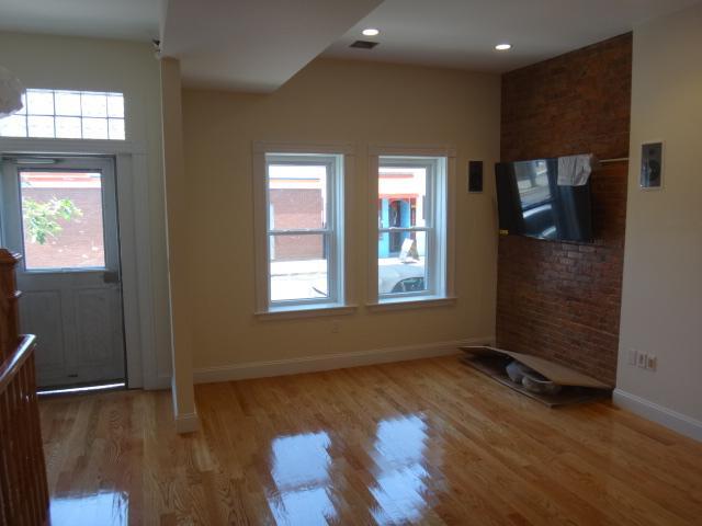 Building Photo - 275 Dorchester St