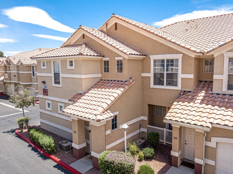 Building Photo - 5855 Valley Dr