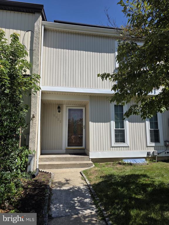 Building Photo - 9921 Valley Park Dr