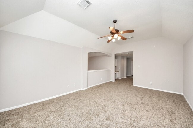 Building Photo - 4422 Roundtree Ln