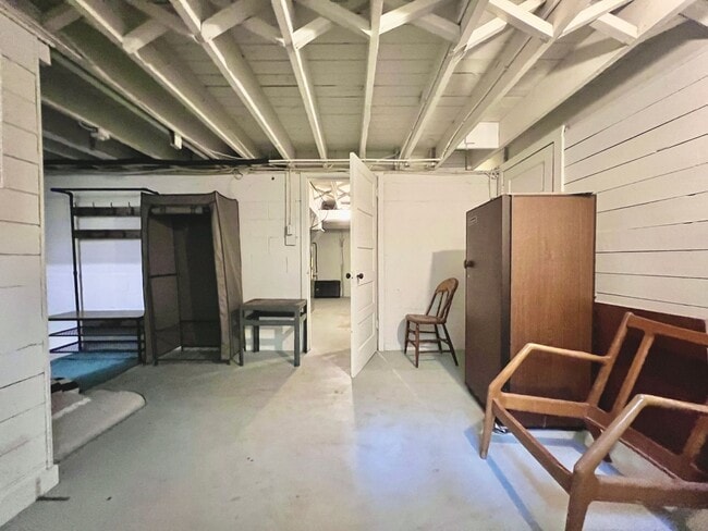 Building Photo - The Ideal TC Downtown Retreat