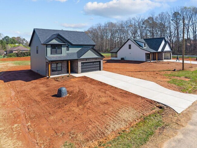 Building Photo - New Salisbury 4 bedroom 2.5 bathroom