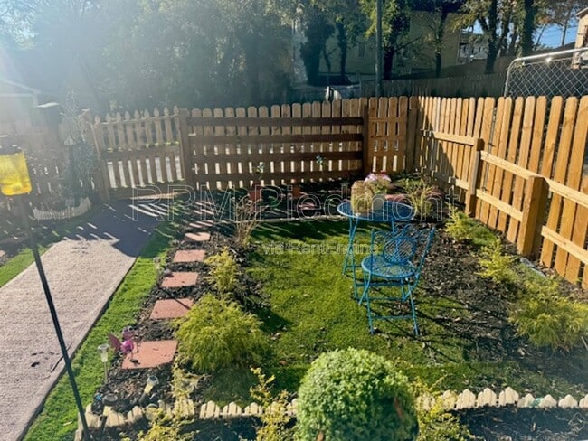 Building Photo - 807 Hall St NW